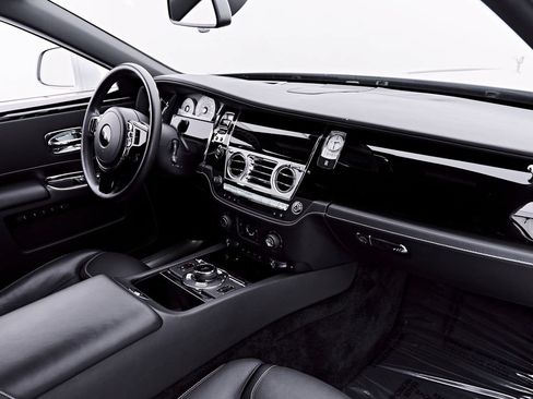 Used 2018 Rolls-Royce Ghost RWD image 52