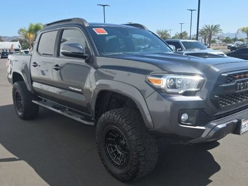 Used 2019 Toyota Tacoma TRD Sport w/ Technology Package RWD image 2