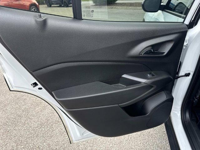 Used 2025 Chevrolet Trax RS w/ Sunroof Package FWD image 24
