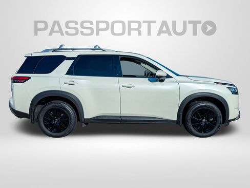 Certified 2024 Nissan Pathfinder SL image 11