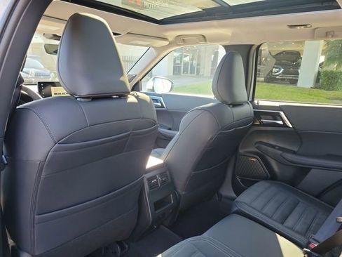 New 2026 Mitsubishi Outlander SE image 15