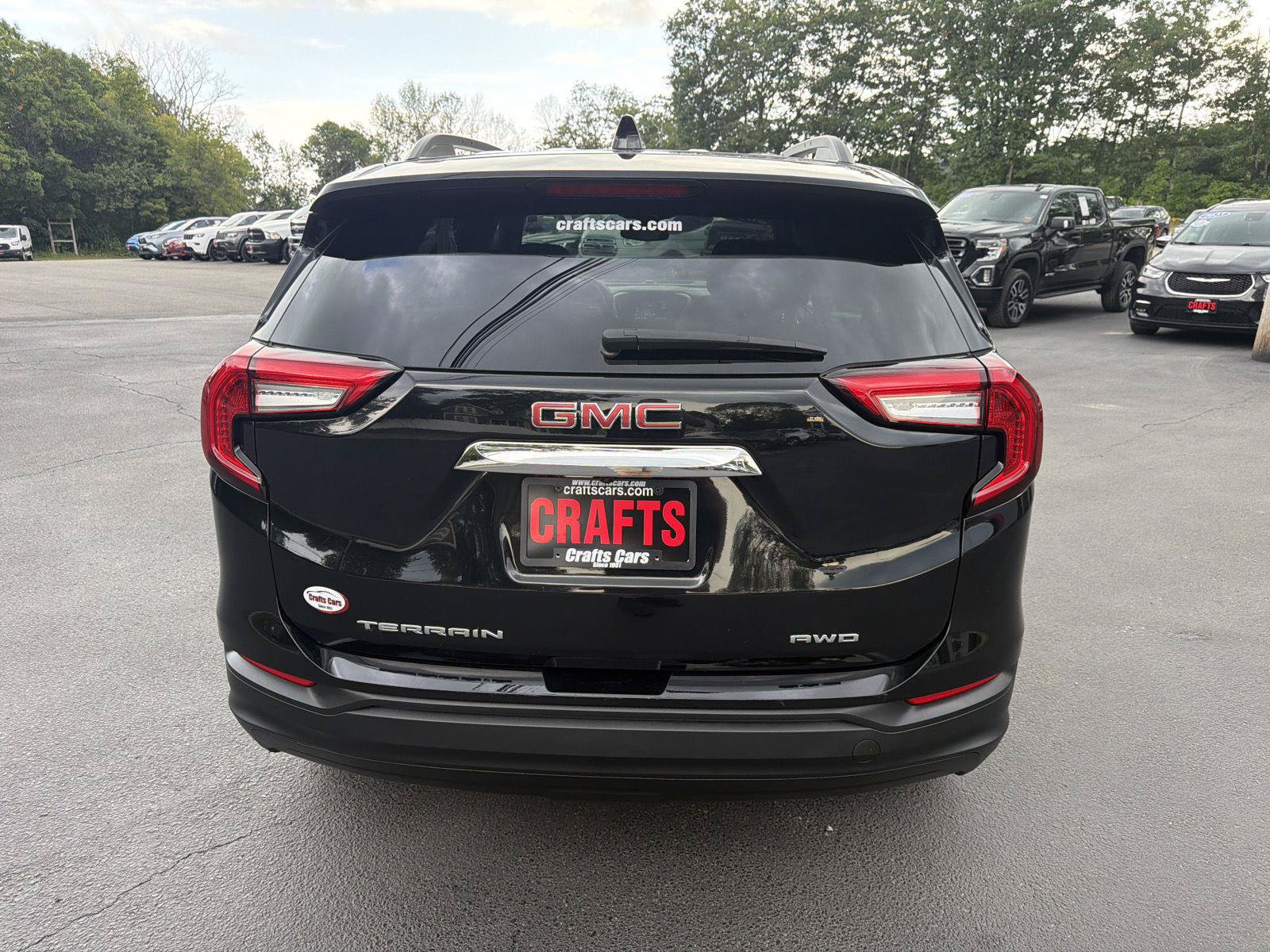 Used 2023 GMC Terrain SLE w/ Driver Convenience Package AWD/4WD image 4