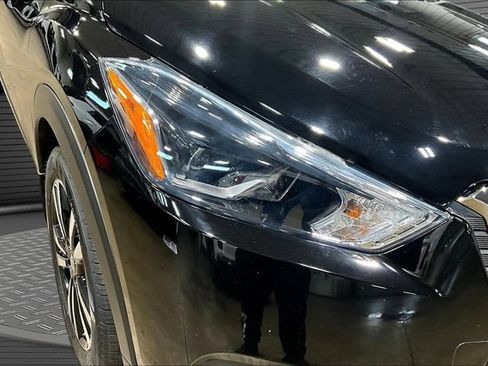 Used 2019 Nissan Kicks SR w/ Exterior Package FWD image 29