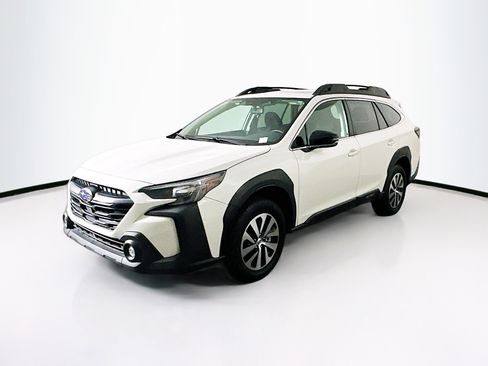 Used 2025 Subaru Outback Premium image 3