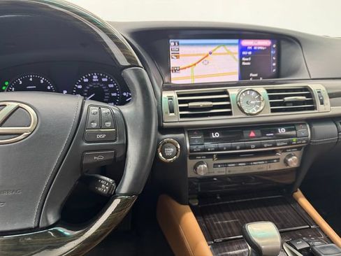 Used 2017 Lexus LS 460 w/ Comfort Package RWD image 25
