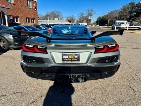 Used 2024 Chevrolet Corvette Z06 w/ Z07 Performance Package image 7