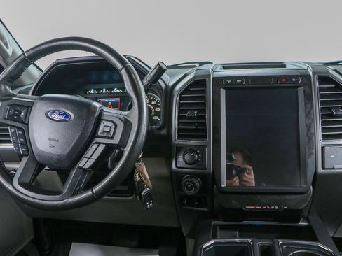 Used 2018 Ford F150 XLT w/ Equipment Group 302A Luxury AWD/4WD image 18