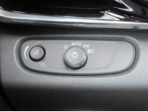 Used 2025 Buick Envista Avenir FWD image 22