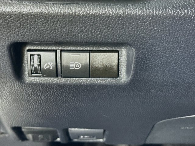 Used 2020 Toyota RAV4 LE FWD image 10