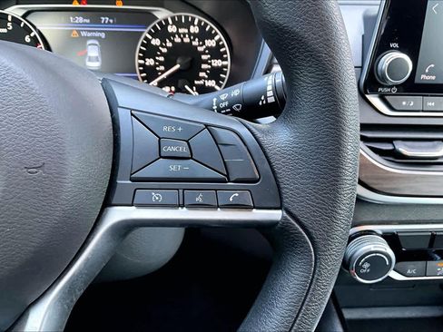 Used 2024 Nissan Altima 2.5 SV image 23