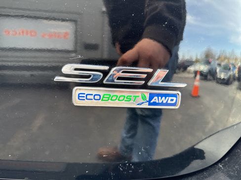 Used 2017 Ford Edge SEL w/ Equipment Group 201A image 7