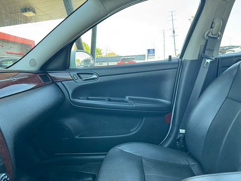 Used 2009 Chevrolet Impala LTZ FWD image 17
