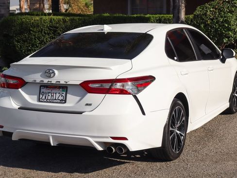 Used 2020 Toyota Camry SE FWD image 9