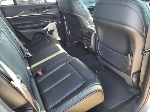 New 2025 Jeep Grand Cherokee Limited w/ Black Appearance Package image 11