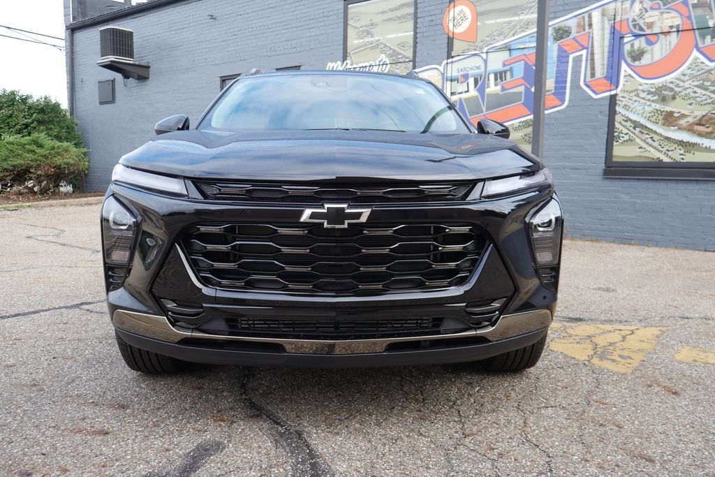 New 2026 Chevrolet Trax ACTIV w/ Sunroof Package FWD image 2