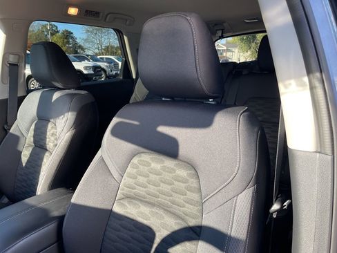 Used 2025 Nissan Pathfinder SV image 7