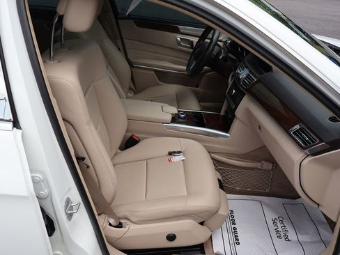 Used 2016 Mercedes-Benz E 350 4MATIC Sedan image 23