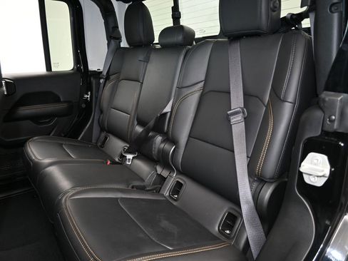 Used 2024 Jeep Gladiator Sport w/ Premium Package image 32