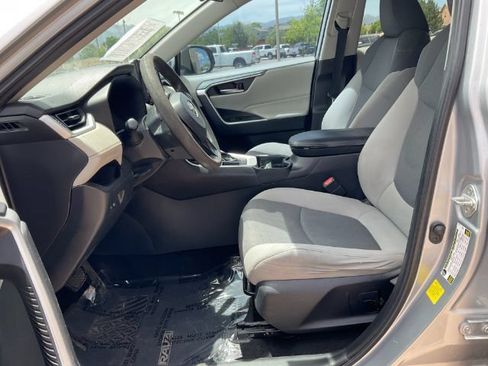 Used 2019 Toyota RAV4 XLE FWD image 19