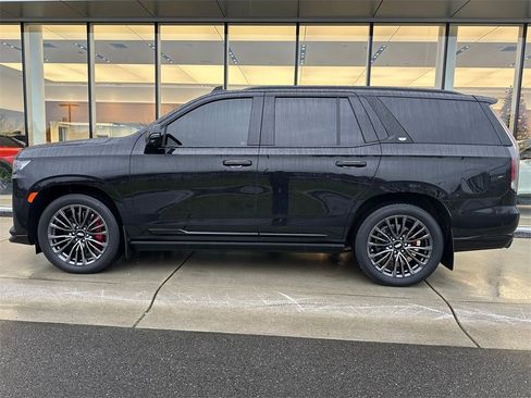 Certified 2023 Cadillac Escalade V w/ Heavy-Duty Trailer Package image 2