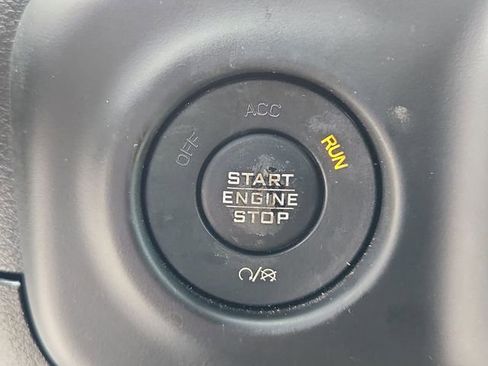 Used 2018 Jeep Wrangler Unlimited Sahara AWD/4WD image 17