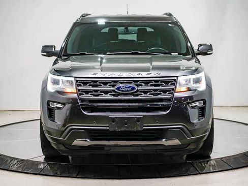 Used 2019 Ford Explorer XLT w/ Equipment Group 202A image 6