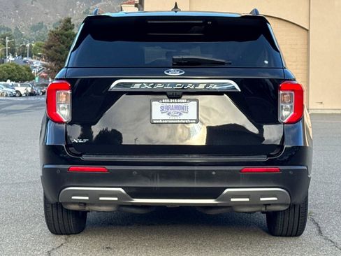 Certified 2022 Ford Explorer XLT w/ Equipment Group 202A image 5