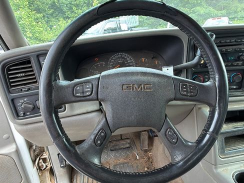 Used 2005 GMC Sierra 2500 SLT w/ Heavy-Duty Power Package AWD/4WD image 20