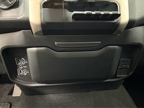 Used 2019 RAM 1500 Laramie AWD/4WD image 35