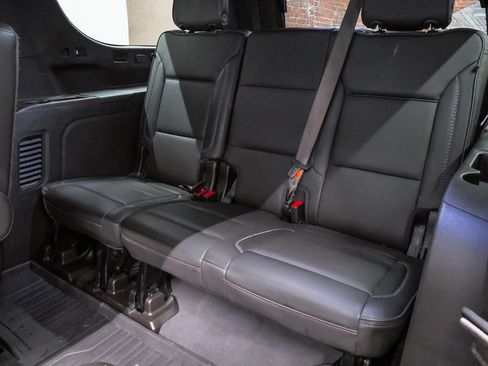 Used 2023 GMC Yukon XL Denali AWD/4WD image 12