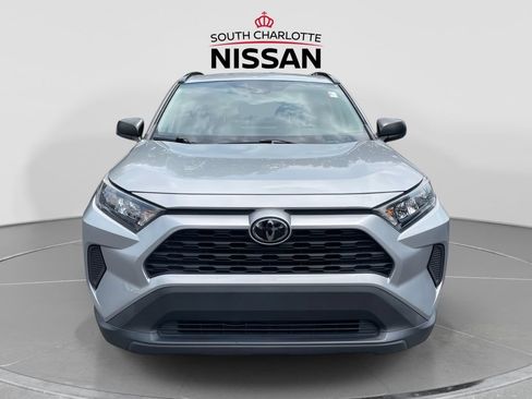 Used 2020 Toyota RAV4 LE FWD image 2
