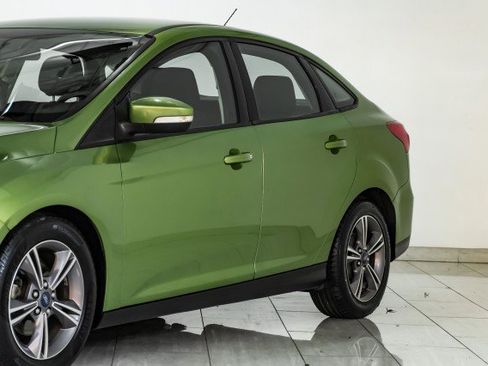 Used 2018 Ford Focus SE w/ SE Appearance Package image 56