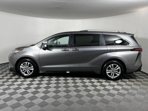 Used 2026 Toyota Sienna Limited FWD image 8