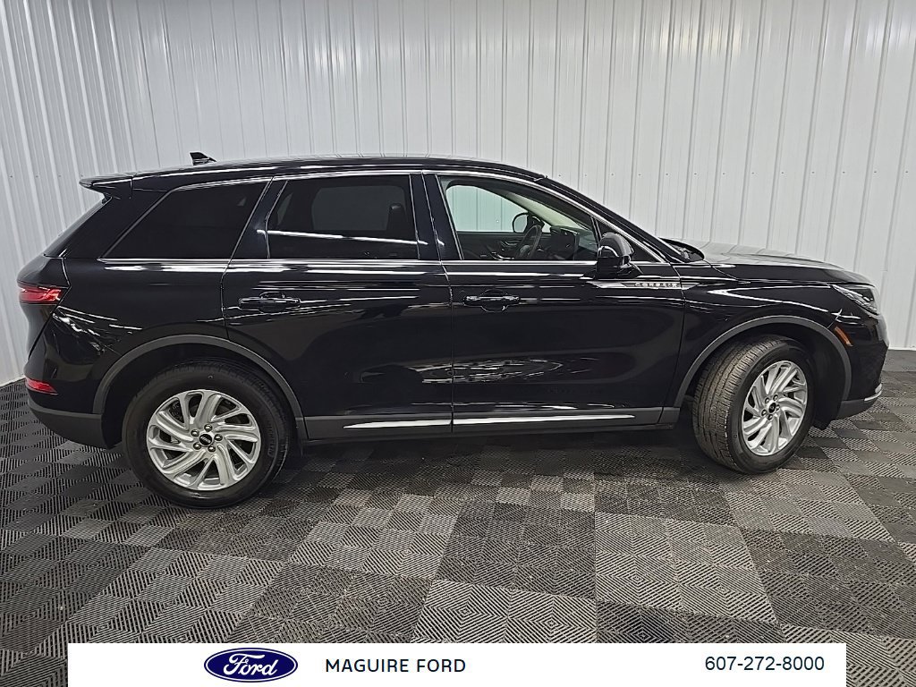 Used 2024 Lincoln Corsair AWD image 2