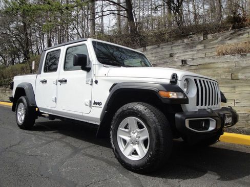 Used 2022 Jeep Gladiator Sport image 3