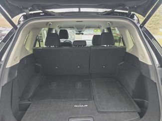 Used 2024 Nissan Rogue SV video 5