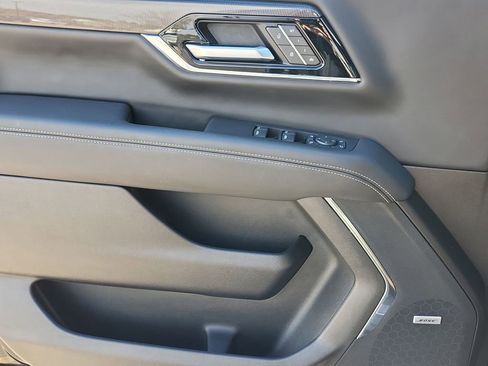 Used 2025 GMC Yukon Elevation w/ LPO, Yukon Black Package image 10