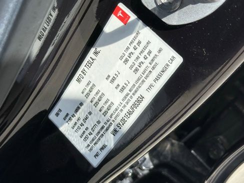 Used 2018 Tesla Model 3 Long Range RWD image 28