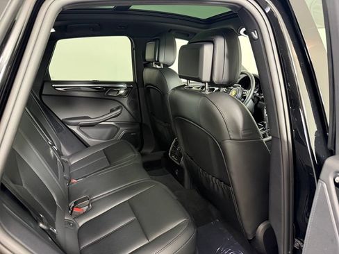 Certified 2026 Porsche Macan AWD/4WD image 17