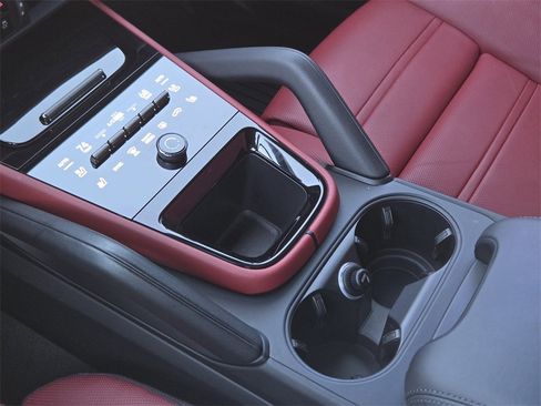 Used 2024 Porsche Cayenne S image 15