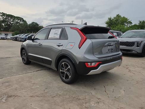 New 2026 Kia Niro EX FWD image 6