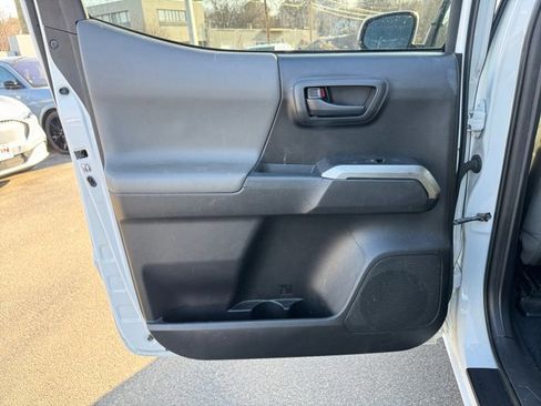 Certified 2018 Toyota Tacoma SR5 image 27