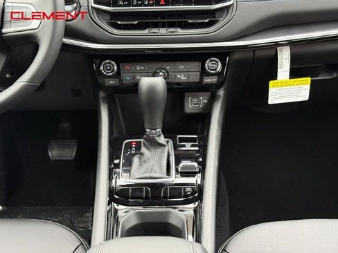 New 2026 Jeep Compass Latitude image 9