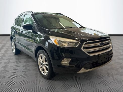 Used 2018 Ford Escape SE w/ SE Sync 3 Package AWD/4WD image 4