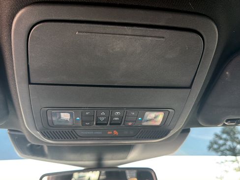 Used 2023 Ford Explorer King Ranch w/ Technology Package AWD/4WD image 11