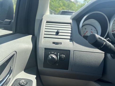 Used 2010 Dodge Grand Caravan Hero FWD image 27