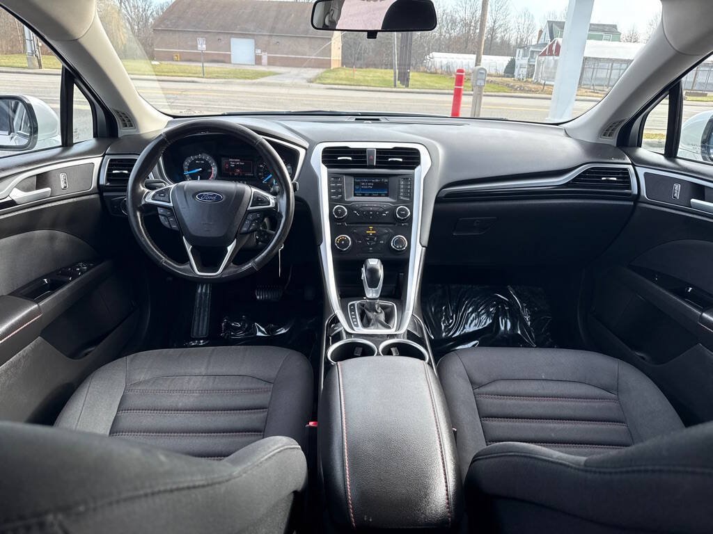 Used 2013 Ford Fusion SE FWD image 14