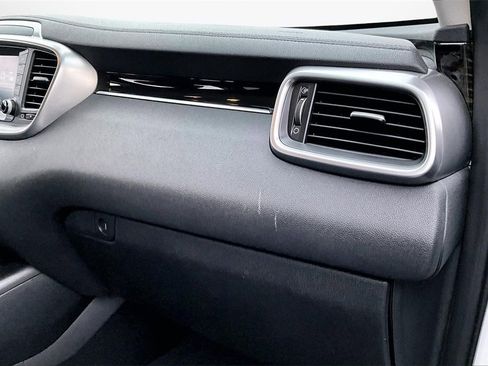 Used 2019 Kia Sorento LX image 25