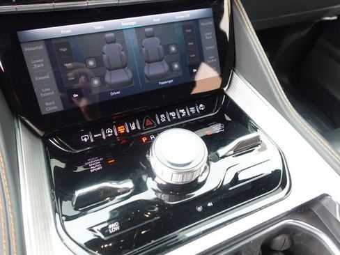 Used 2023 Jeep Grand Wagoneer Series III w/ HD Trailer Tow Package AWD/4WD image 21