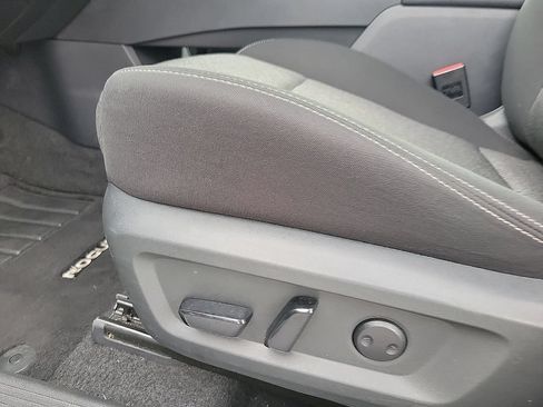 Used 2025 Nissan Rogue SV FWD image 11
